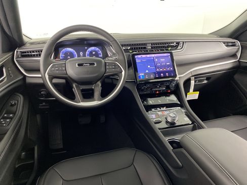 New 2025 Jeep Grand Cherokee Limited image 37