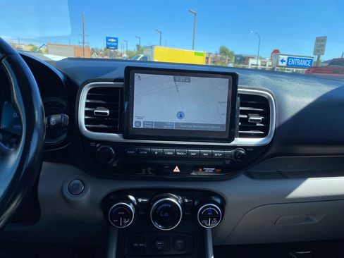 Used 2021 Hyundai Venue SEL w/ Premium Package FWD image 17