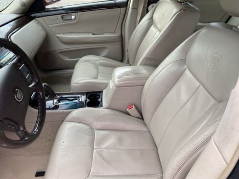 Used 2011 Cadillac DTS Luxury image 12