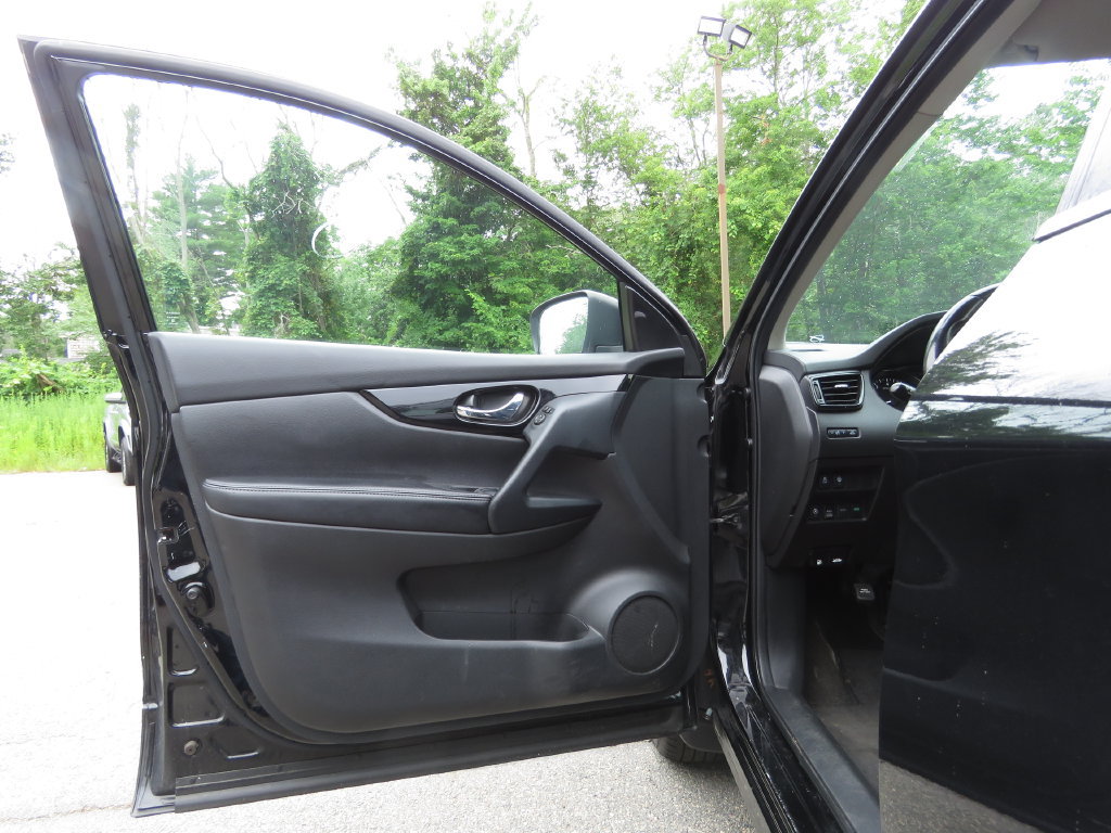 Used 2021 Nissan Rogue Sport SV AWD/4WD image 9