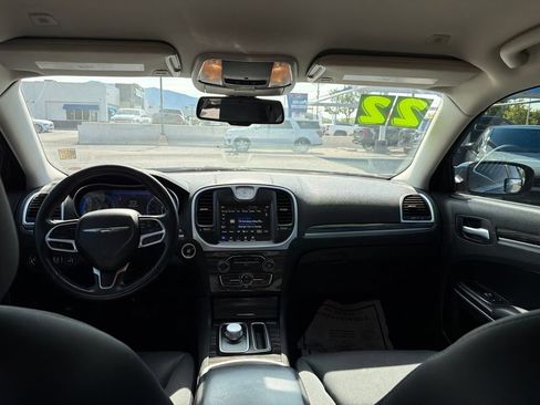 Used 2022 Chrysler 300 Touring RWD image 6