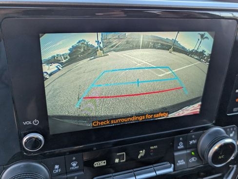 Used 2024 Toyota Highlander XLE image 7