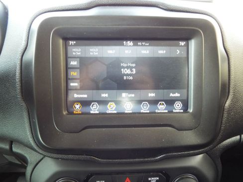 Used 2018 Jeep Renegade Latitude image 17