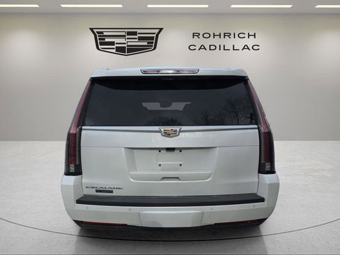 Used 2019 Cadillac Escalade ESV Premium Luxury image 6