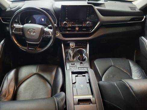 Used 2020 Toyota Highlander XLE image 17