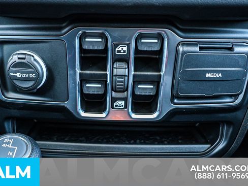 Used 2024 Jeep Wrangler Sahara image 38