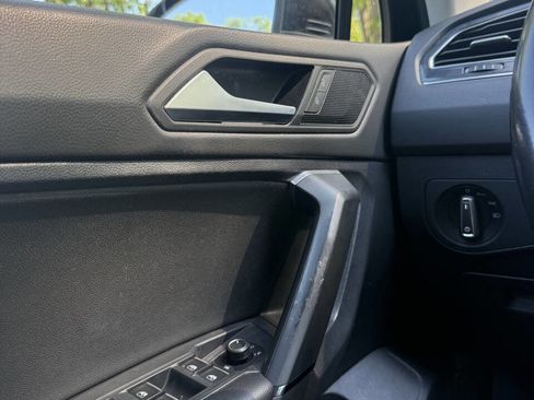 Used 2019 Volkswagen Tiguan SE w/ 3rd Row Seat Package image 11