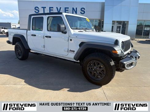 Used 2025 Jeep Gladiator Sport AWD/4WD image 2