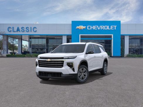 New 2025 Chevrolet Traverse LT image 8
