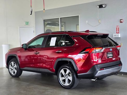 Used 2020 Toyota RAV4 Limited AWD/4WD image 6
