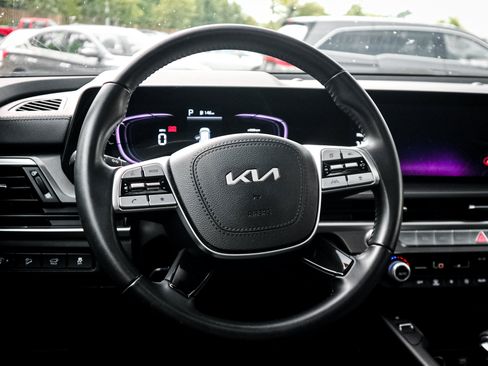 Used 2025 Kia Telluride S FWD image 18