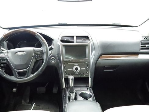 Used 2019 Ford Explorer Platinum AWD/4WD image 23