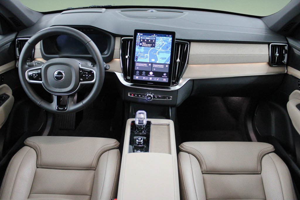 Certified 2025 Volvo XC90 B5 Ultra AWD/4WD image 19