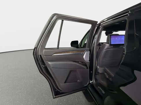 Used 2026 Cadillac Escalade Platinum Sport w/ LPO, ONYX Package image 32