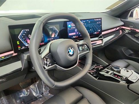 Used 2025 BMW 540i xDrive image 19