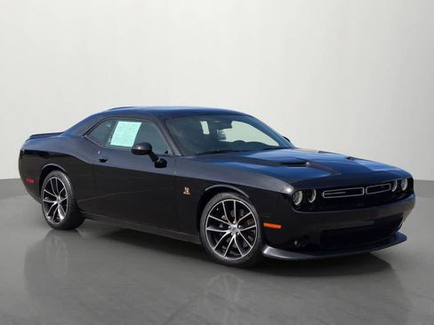 Used 2018 Dodge Challenger R/T Scat Pack w/ Leather Interior Group RWD image 8