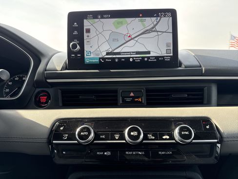 Used 2024 Honda Pilot Touring image 29