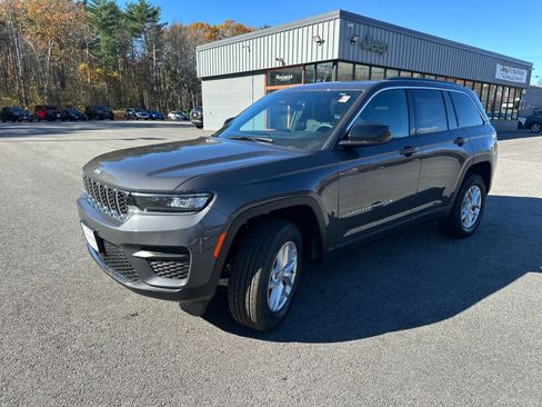 New 2025 Jeep Grand Cherokee Laredo w/ Luxury Tech Group I image 12