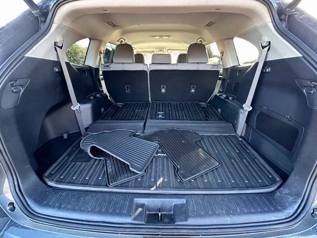 Used 2022 Toyota Highlander LE AWD/4WD image 34