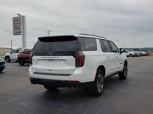 Used 2025 Chevrolet Suburban Z71 AWD/4WD image 5