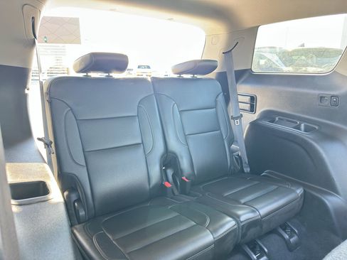 Used 2023 GMC Acadia SLT image 40