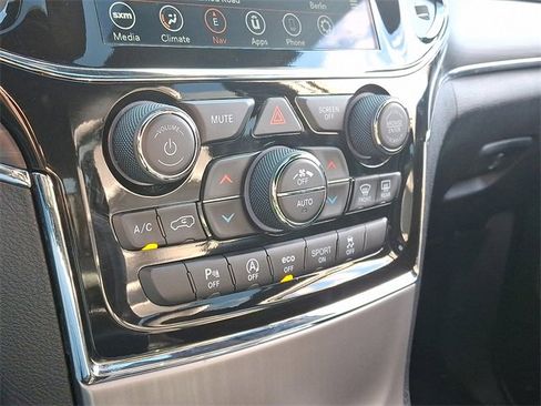 Used 2021 Jeep Grand Cherokee Limited image 16