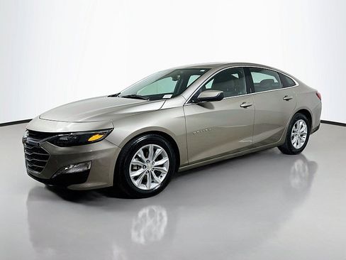 Used 2025 Chevrolet Malibu LT FWD image 3