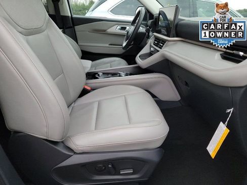 Used 2025 Ford Explorer Active w/ Active Comfort Package image 4