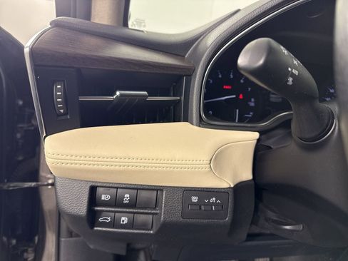 Used 2019 Toyota Avalon XLE image 14