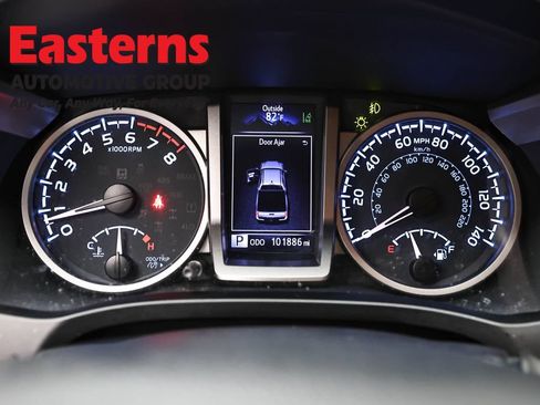 Used 2020 Toyota Tacoma SR5 AWD/4WD image 17
