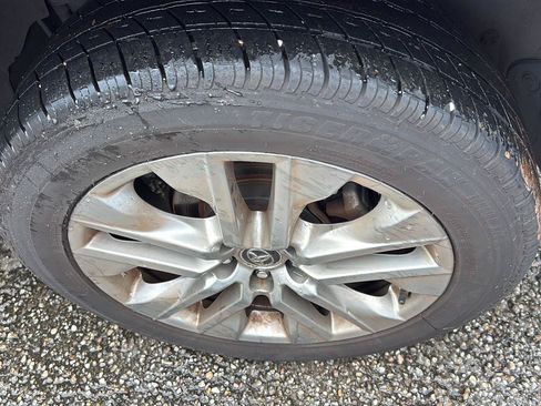 Used 2019 Toyota RAV4 XLE Premium FWD image 11