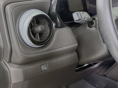 Used 2023 Chevrolet Colorado LT w/ LT Convenience Package RWD image 13