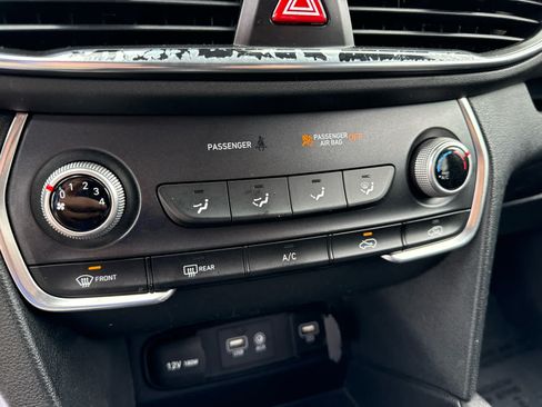 Used 2020 Hyundai Santa Fe SE FWD image 17
