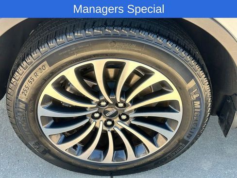 Used 2023 Lincoln Aviator Reserve AWD/4WD image 26