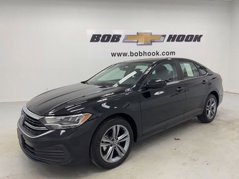 Used 2024 Volkswagen Jetta SE FWD image 1