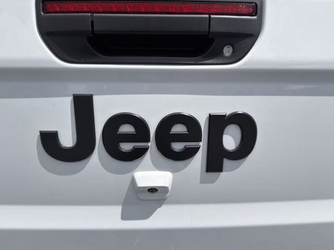 Used 2021 Jeep Gladiator Sport image 48