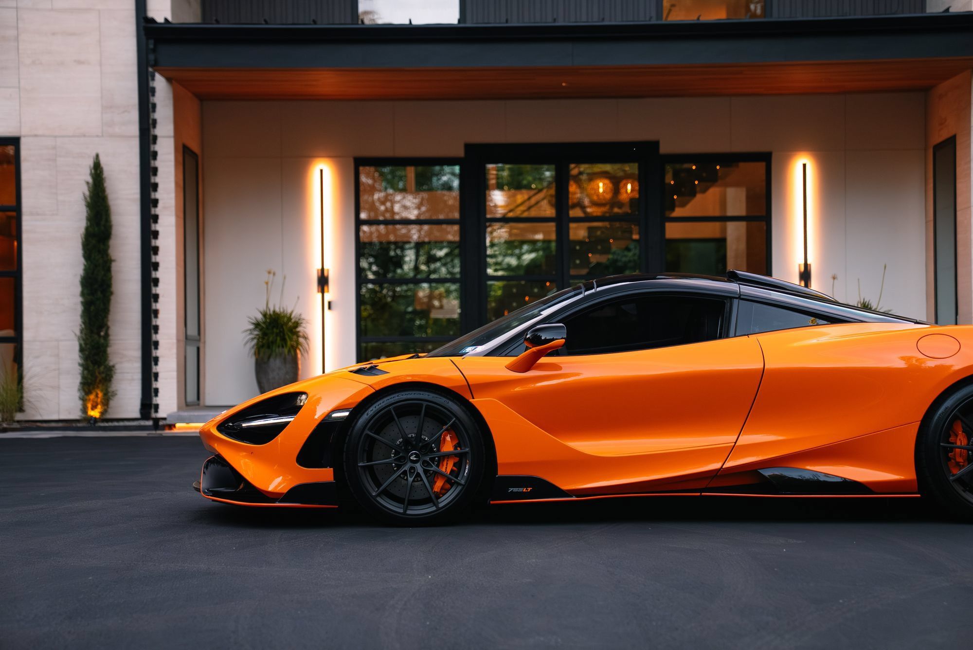Used 2021 McLaren 765LT RWD image 4