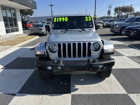 Used 2022 Jeep Wrangler Unlimited Sahara image 2