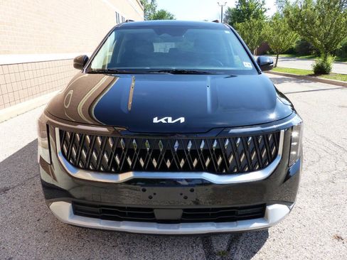 Used 2025 Kia Carnival EX FWD image 13