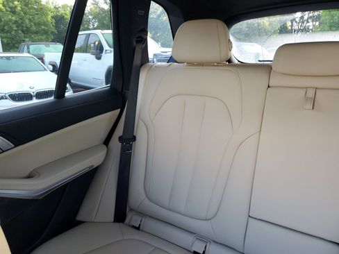 Used 2022 BMW X5 sDrive40i w/ Parking Assistance Package image 44