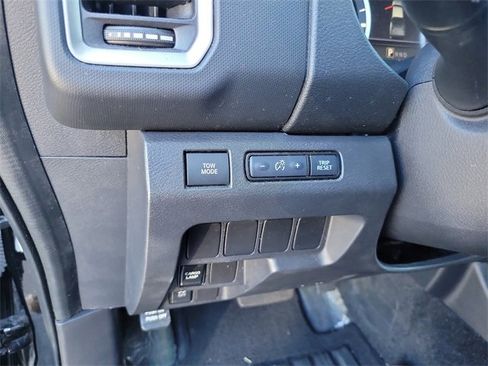 Used 2022 Nissan Frontier SV image 29