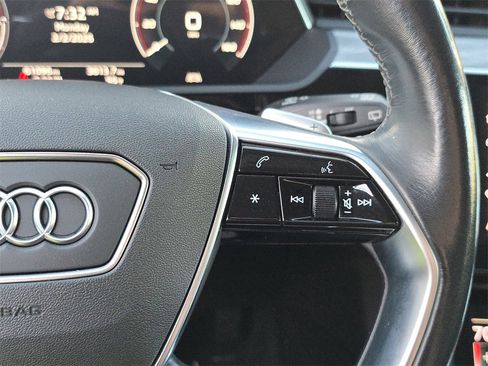 Used 2022 Audi e-tron Premium image 25