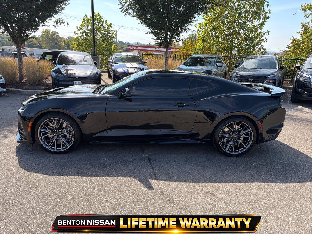 Used 2022 Chevrolet Camaro ZL1 RWD image 8