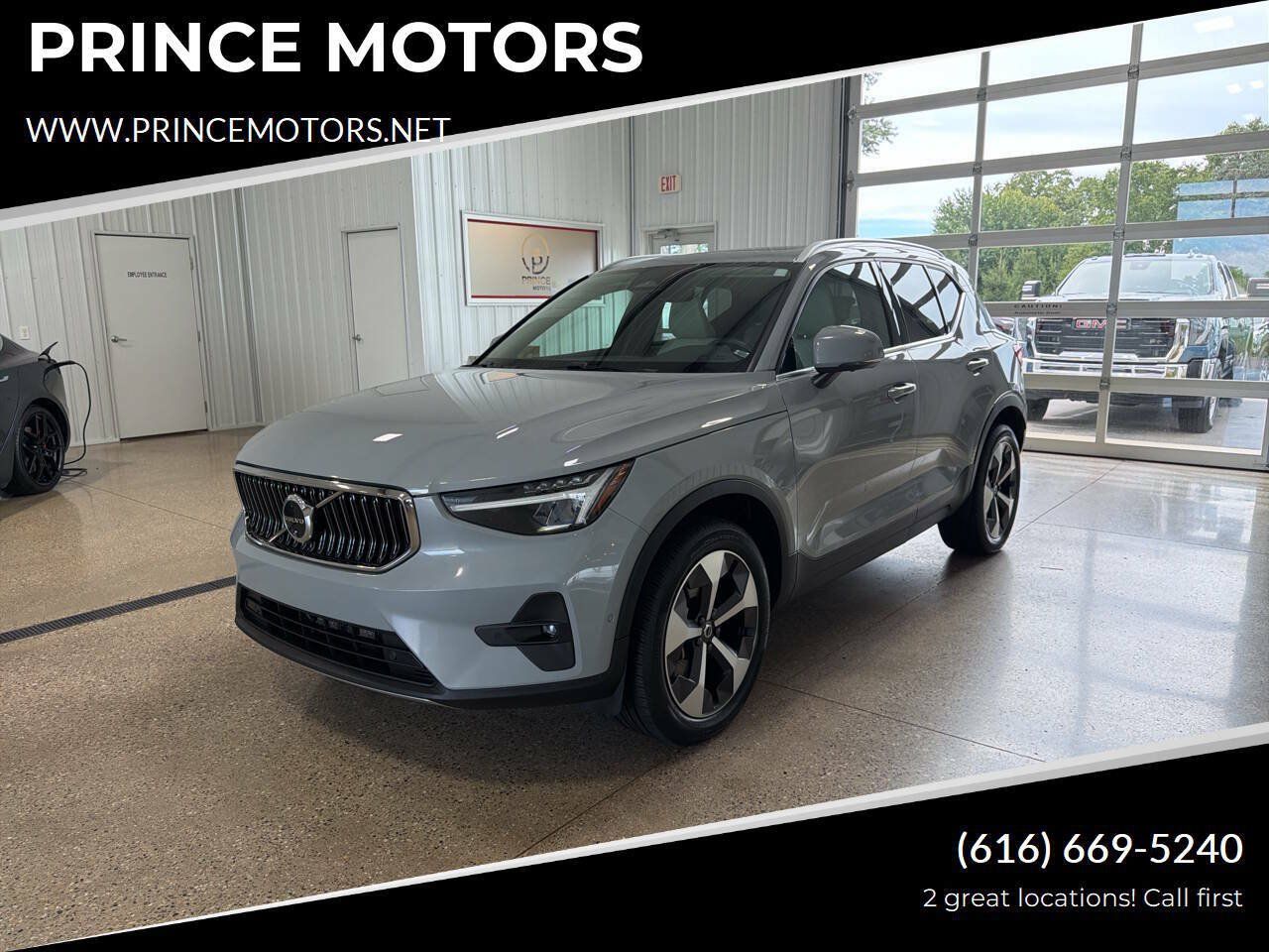 Used 2024 Volvo XC40 B5 Plus AWD/4WD image 1