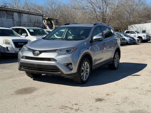Used 2018 Toyota RAV4 Limited image 3