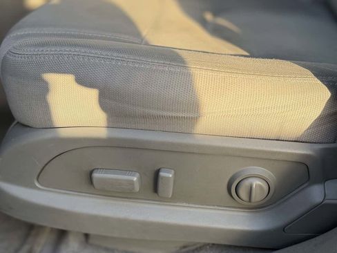 Used 2014 GMC Acadia SLE image 30