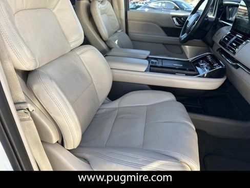Used 2021 Lincoln Navigator Reserve w/ Luxury Package image 13