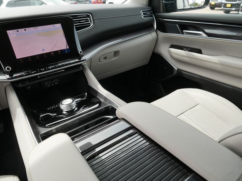 Certified 2024 Jeep Wagoneer 4WD w/ Convenience Group I image 11