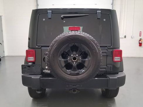 Used 2015 Jeep Wrangler Unlimited Sahara AWD/4WD image 9