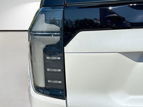 Used 2025 Chevrolet Tahoe RST w/ RST Capability Package AWD/4WD image 10